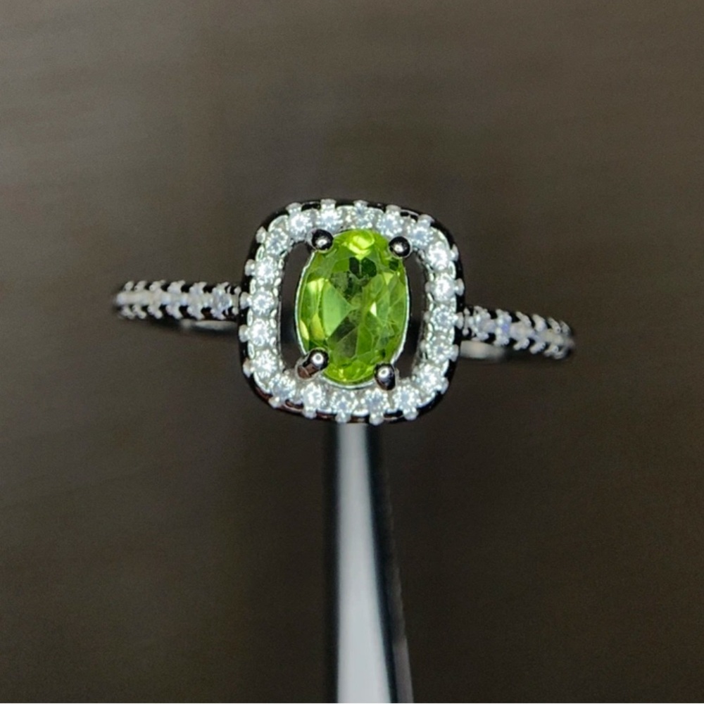 Vibrant Natural Peridot Oval Halo Ring • 925 Silver • Size 7 • NWOT